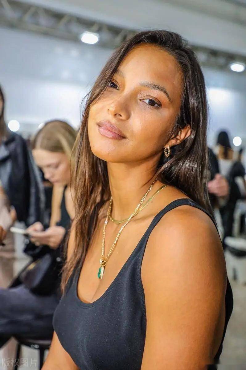 莱斯里贝罗:惊艳写真展现女神风采,美貌与才华兼具的人间极品尤物!