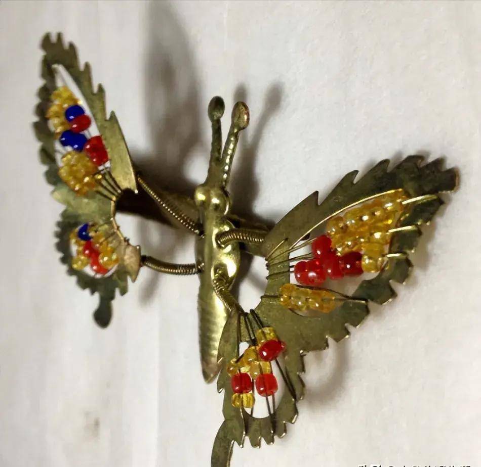 8. 蝴蝶发夹,小时候妈妈不给买,看着别的小朋友带,我特别羡慕