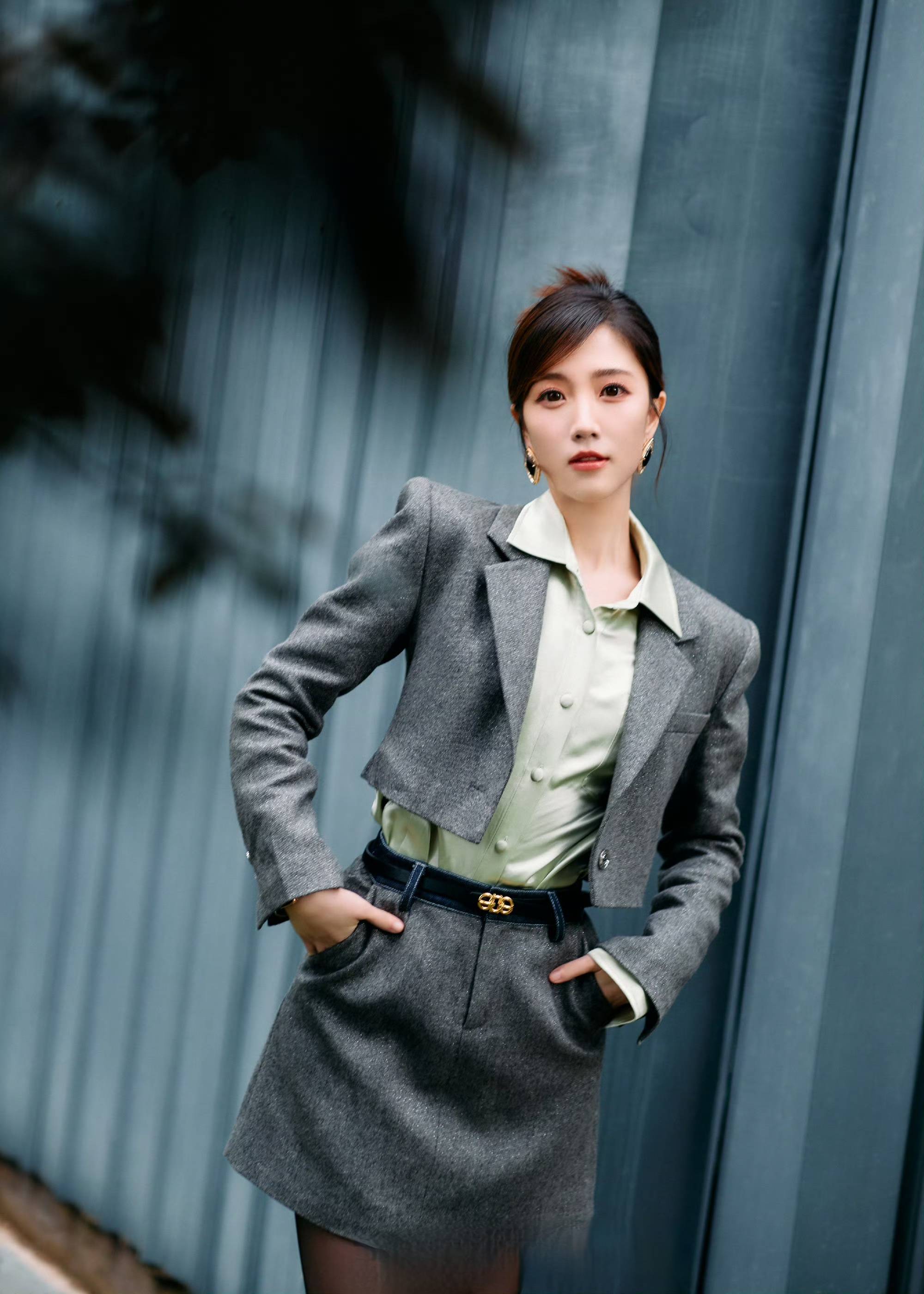 张纯烨大胆尝试新造型惊艳全场职业套装黑丝时尚女神来袭