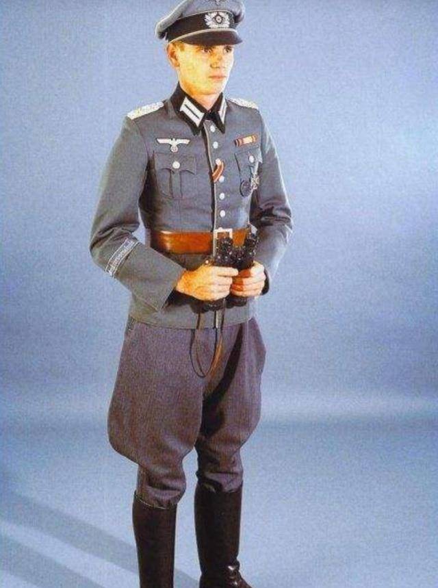 二战的德军军装在初期有一个美丽缺陷,后来被严谨的德国人改进了_军服