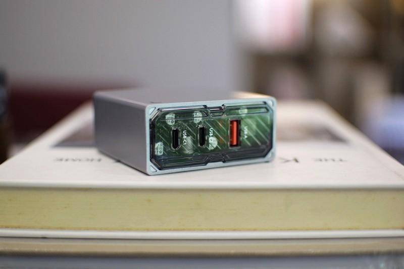 透明折叠三口 氘锋100W三口氮化镓快速充电器