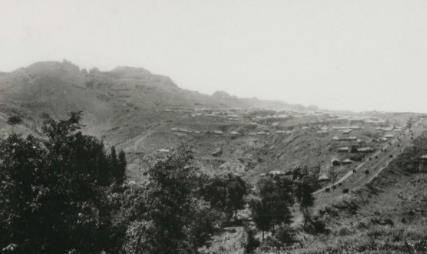 坐落于长江岸边的蟂矶以上,流传刘备之妻孙夫人在这里跳江,后唐兴建庙