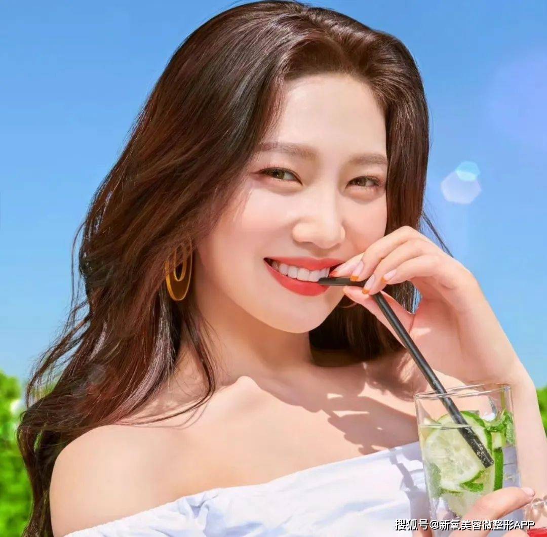 女孩的甜图源 小红书@五五二十五yo前者像盛暑舀出的汤水清透的绿豆饮