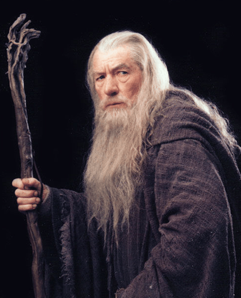 85岁"甘道夫"失足坠台,伤势严重痛到尖叫流泪,被抬上担架送医