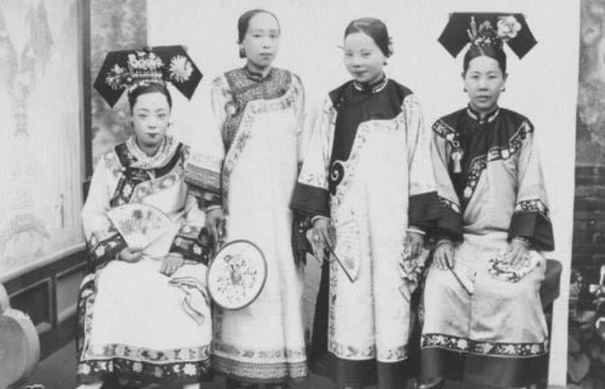 清朝老照片:为什么这些嫔妃都很"丑"?那时因为你没见到过漂亮的