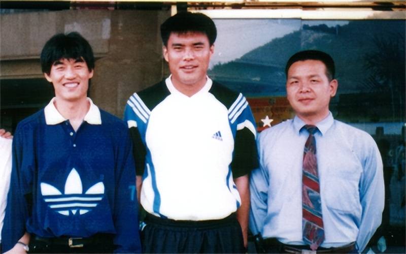 足球史上今天:1994年大连万达3-1江苏迈特 追平甲a领头羊申花_石磊