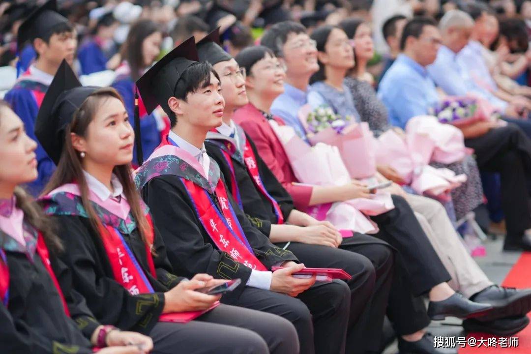 考而优分享华东师大校长钱旭红院士2024届毕业典礼_化