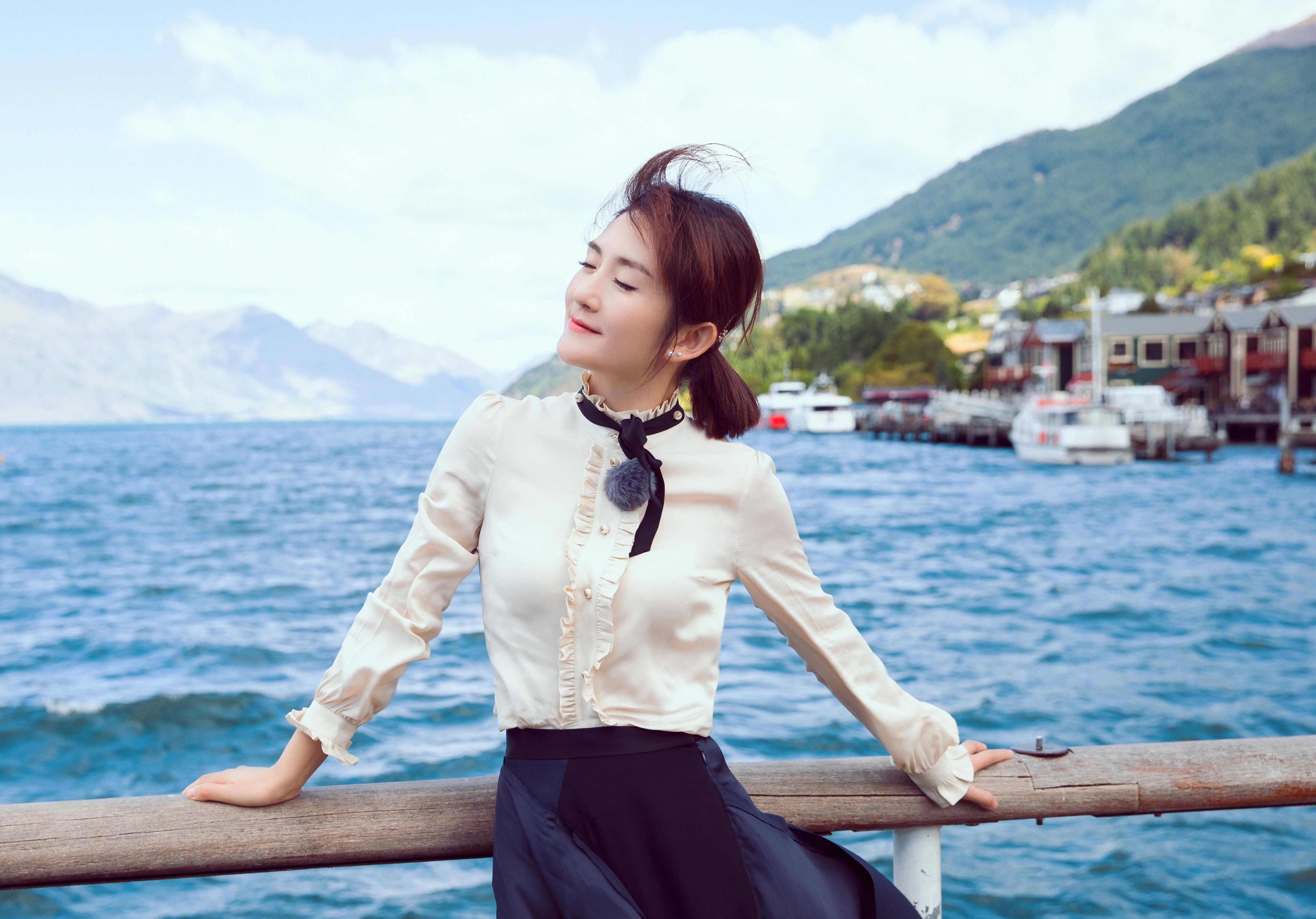 谢娜泪洒女儿毕业礼,母爱泛滥感动众人,深情瞬间展现温暖家庭观