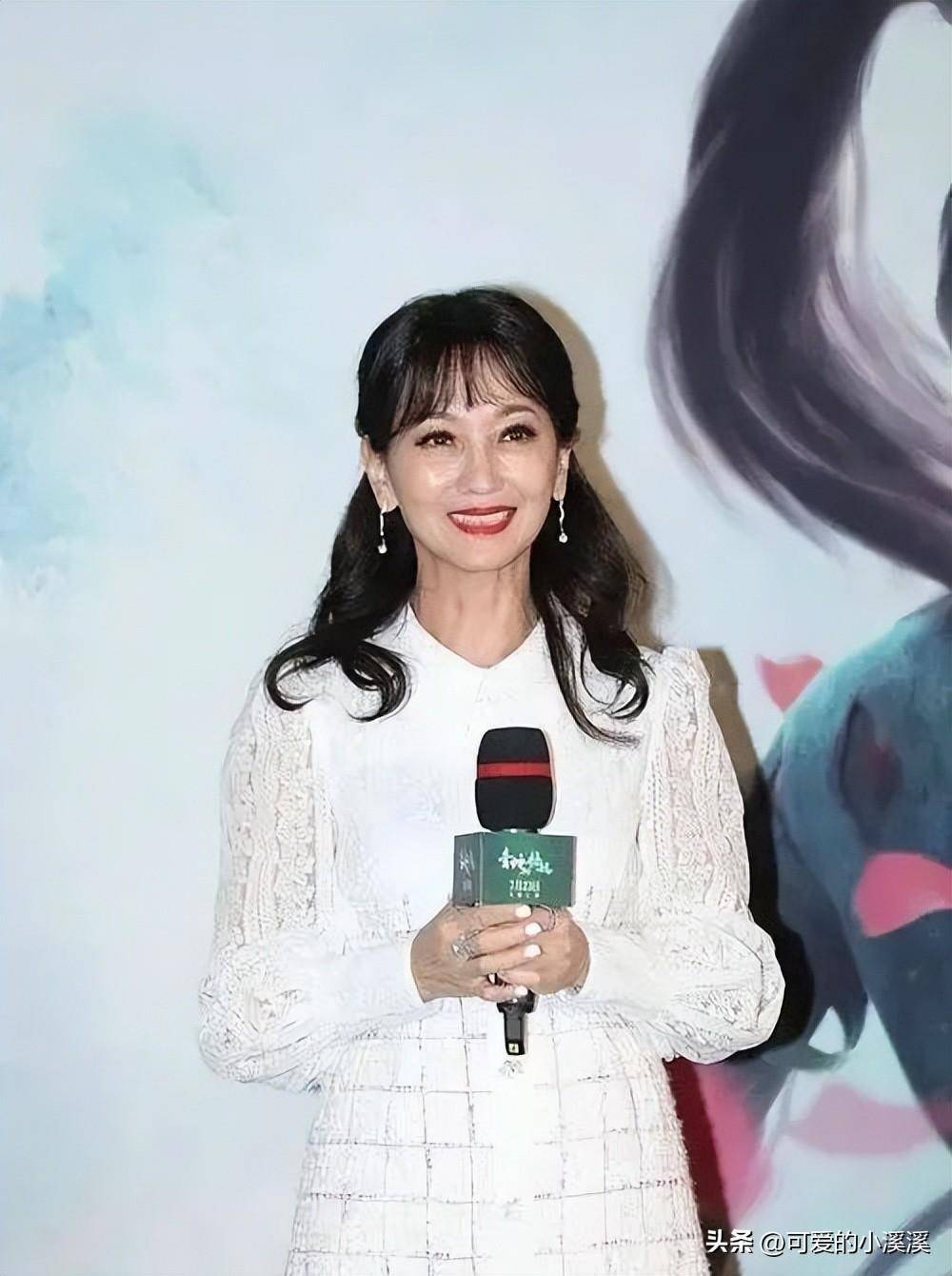 赵雅芝晒70岁生日照,终于肯坦然接受衰老了,没美颜皱纹这么真实