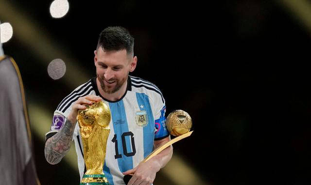 卡佩罗评价梅西和亚马尔:一代超巨与新星的对比