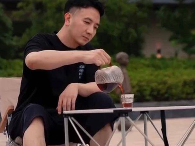 小乐相貌普通,为什么却得到大富翁林生斌的爱情?这让人想起甘比