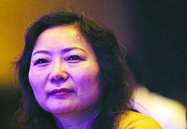 前中国女首富:白手起家挣得274亿身家,跑到美国不回来
