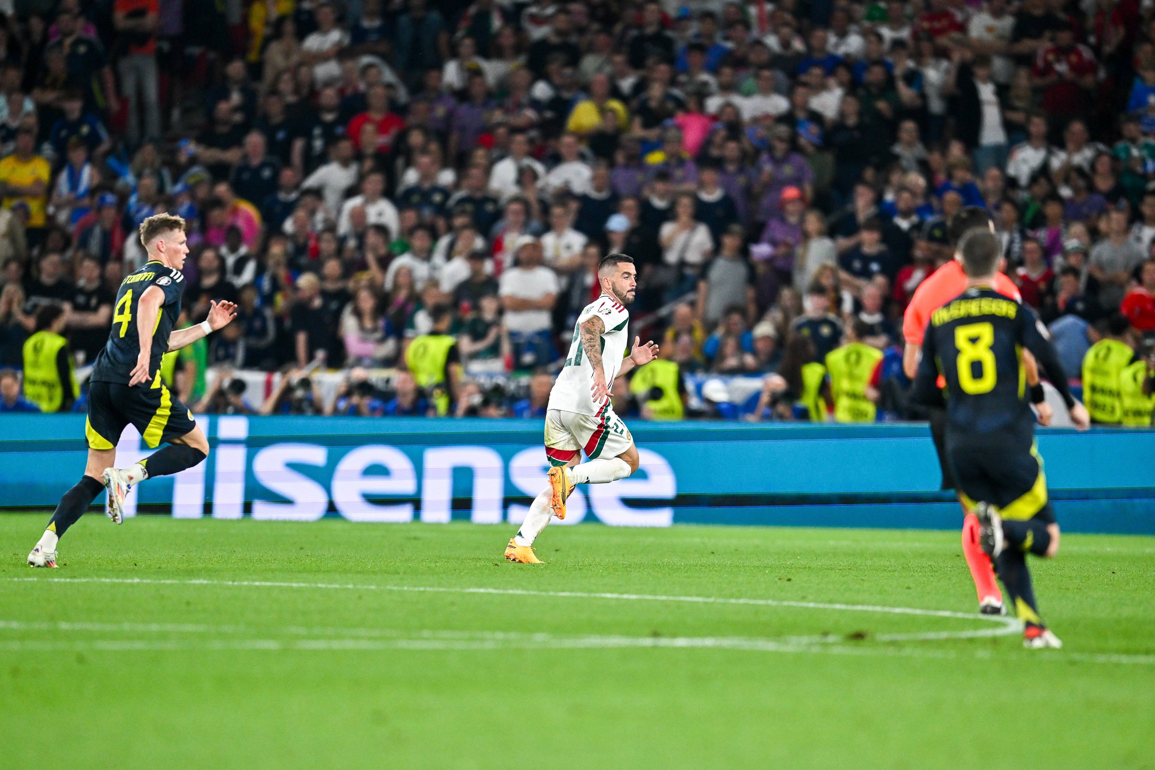 但他们没办法将球权转化为威胁,62%的控球率0射门,苏格兰也是足球界独