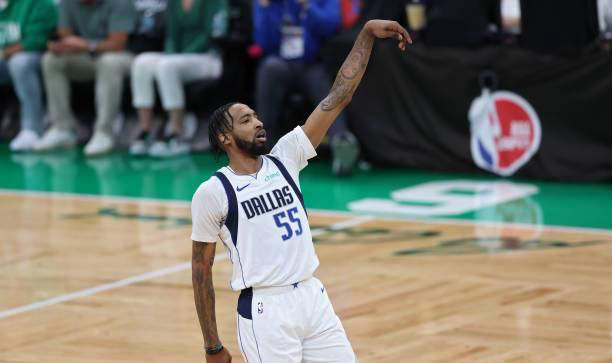 小德里克-琼斯的未来命运成谜,独行侠能否留住他?