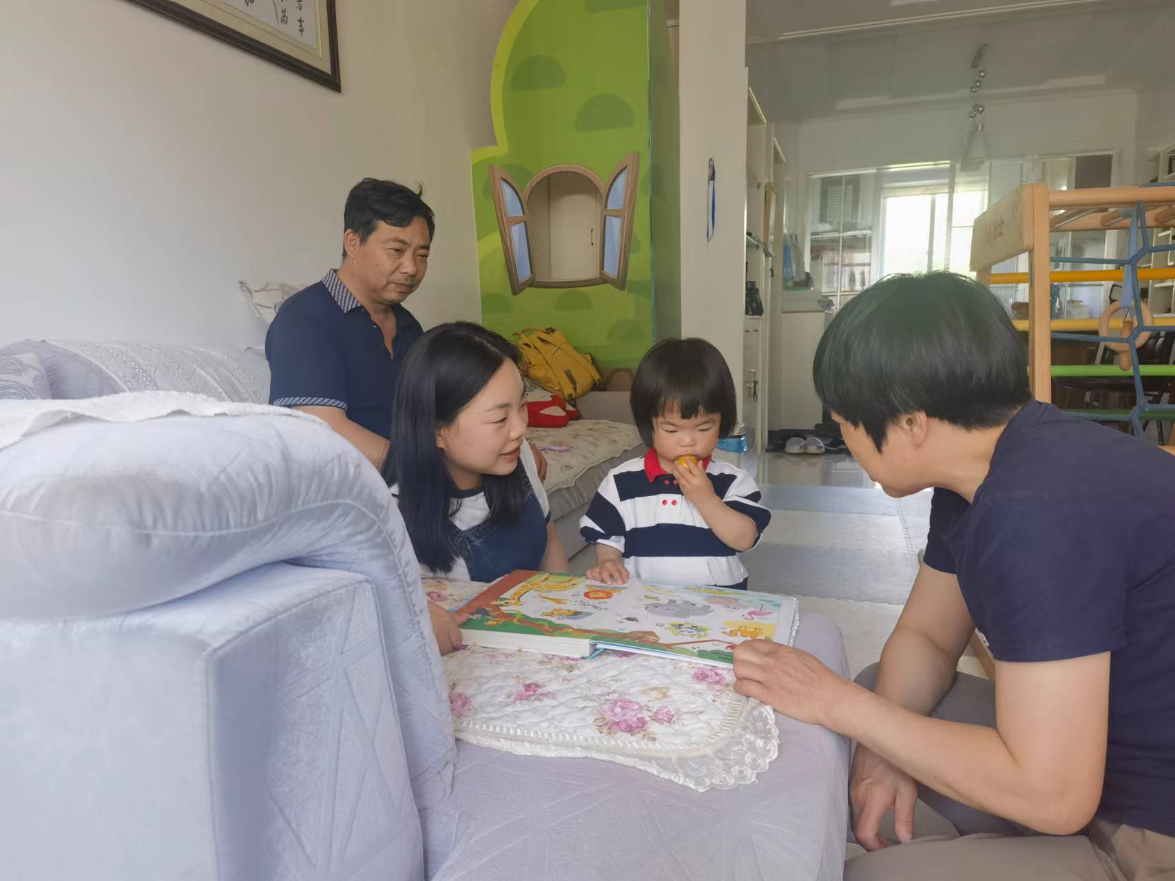 太仓市浮桥镇浮南社区周丹家庭:传承文明家风 构建和谐社区