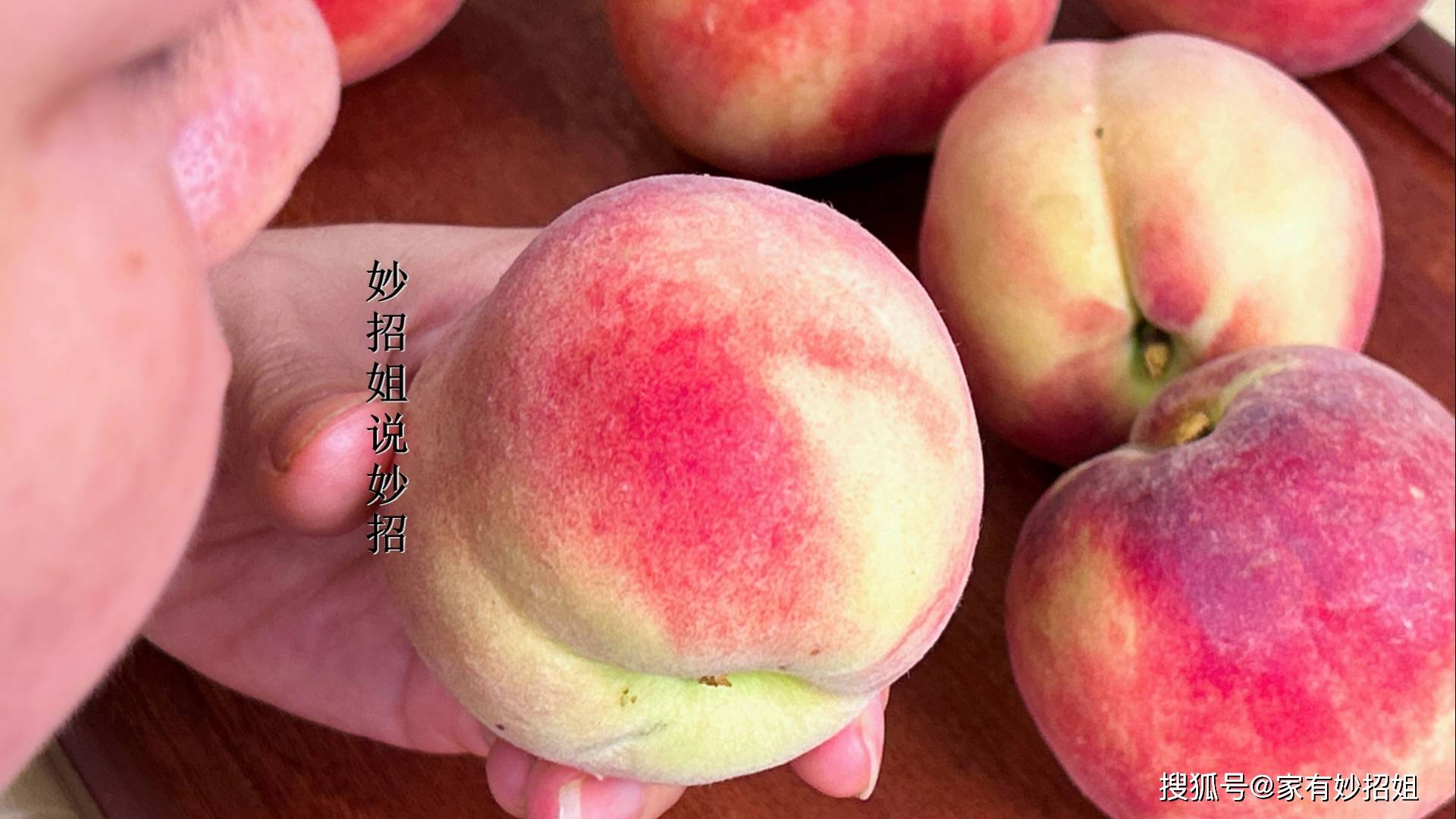 桃子不能随便吃?医生提醒:这3种人尽量少吃,吃桃子是有禁忌的!