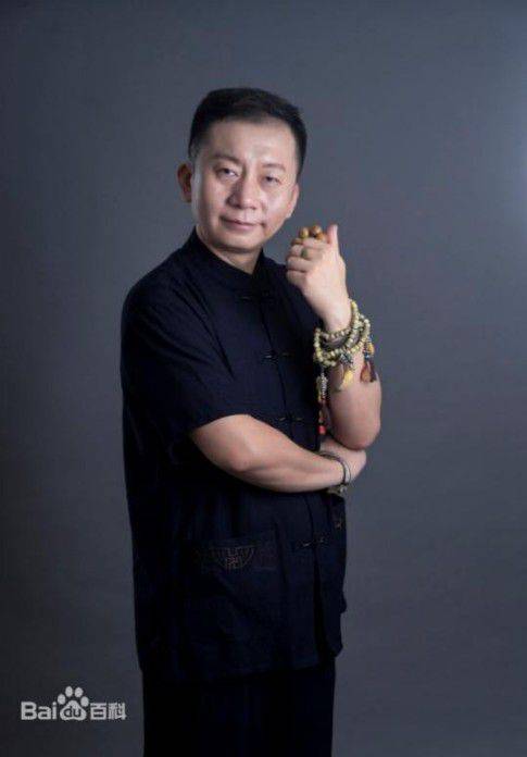 王中源(本名:王颐)会长,生于国学世家,深谙儒释道三家真髓,经过三十