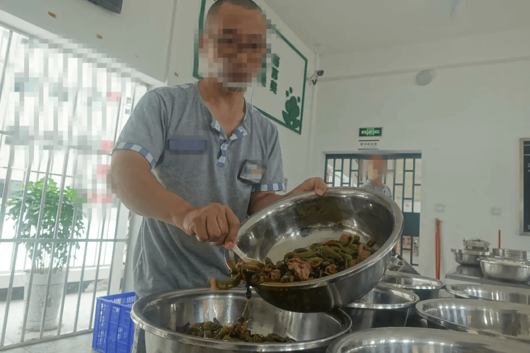 监狱里的一日三餐都吃什么