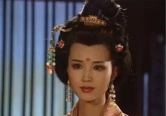 终在两代人的积蓄之下,第三代子孙司马炎才建立了晋朝,并且统一了三国