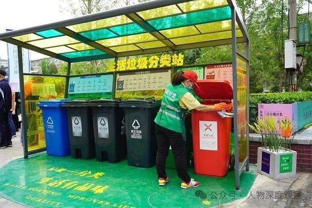 清洁工被垃圾车撞倒 掉进压缩箱失踪-清洁工在垃圾桶发现人头
