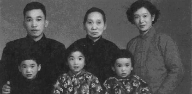 她一生无名无分,在草棚中去世,却养育了6名国家栋梁