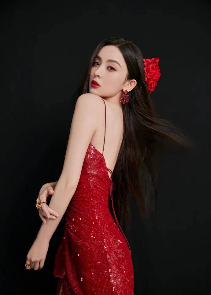 在娱乐圈璀璨星空中,新疆籍女星古力娜扎以其独特的异域风情和不凡