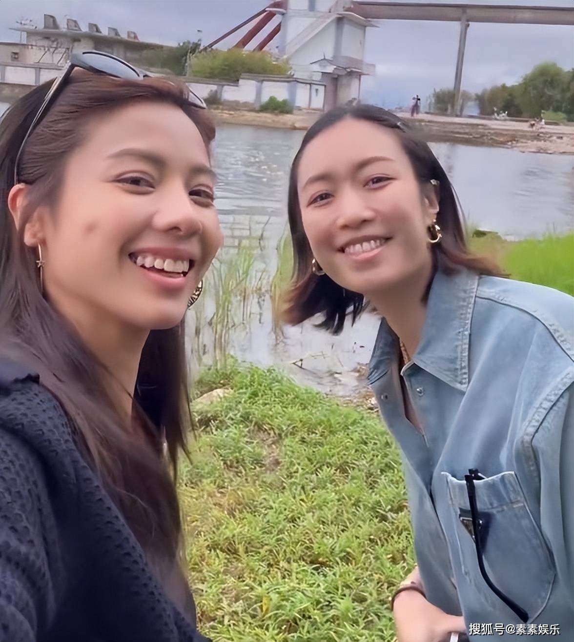 霍启仁未婚妻和伍乐怡在大理旅玩霍震霆回应儿子婚礼事宜