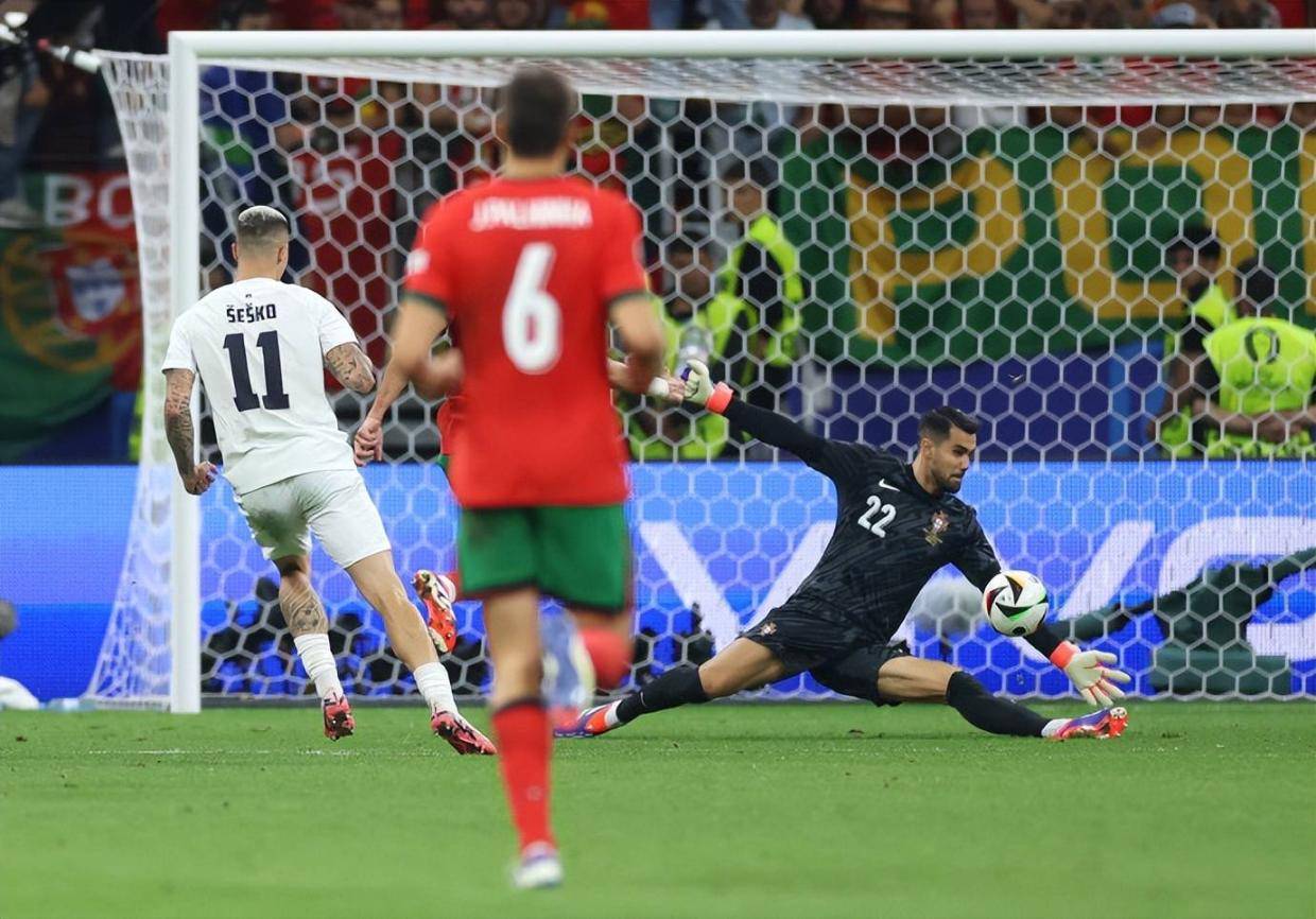 欧洲杯狂欢一夜：葡萄牙创2项历史晋级，将决战法国，8强已出6席