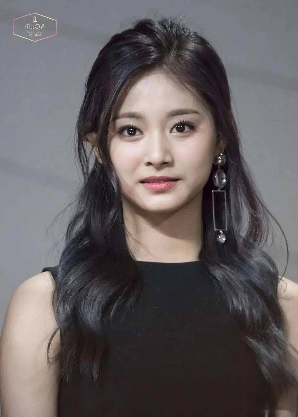 周子瑜的写真让你瞬间沦陷!这谁顶得住她的美貌与才华?