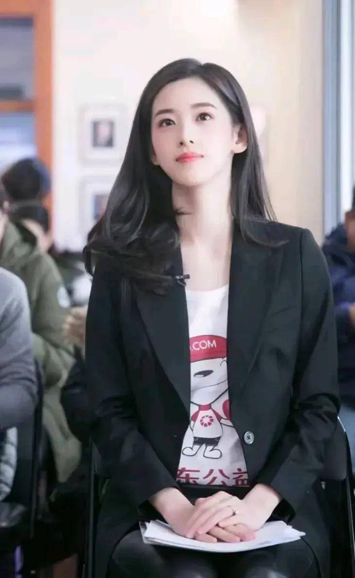 奶茶妹妹章泽天曾婉拒张艺谋 与刘强东共育四位子女 如今身价500亿 ?