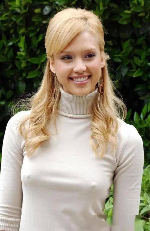 世界级极品尤物杰西卡阿尔巴写真赏:丰腴身材展现无