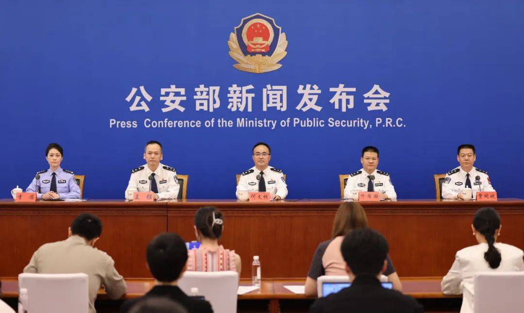 近日,公安部,国家移民管理局主动回应在华外国人护照便利化应用的