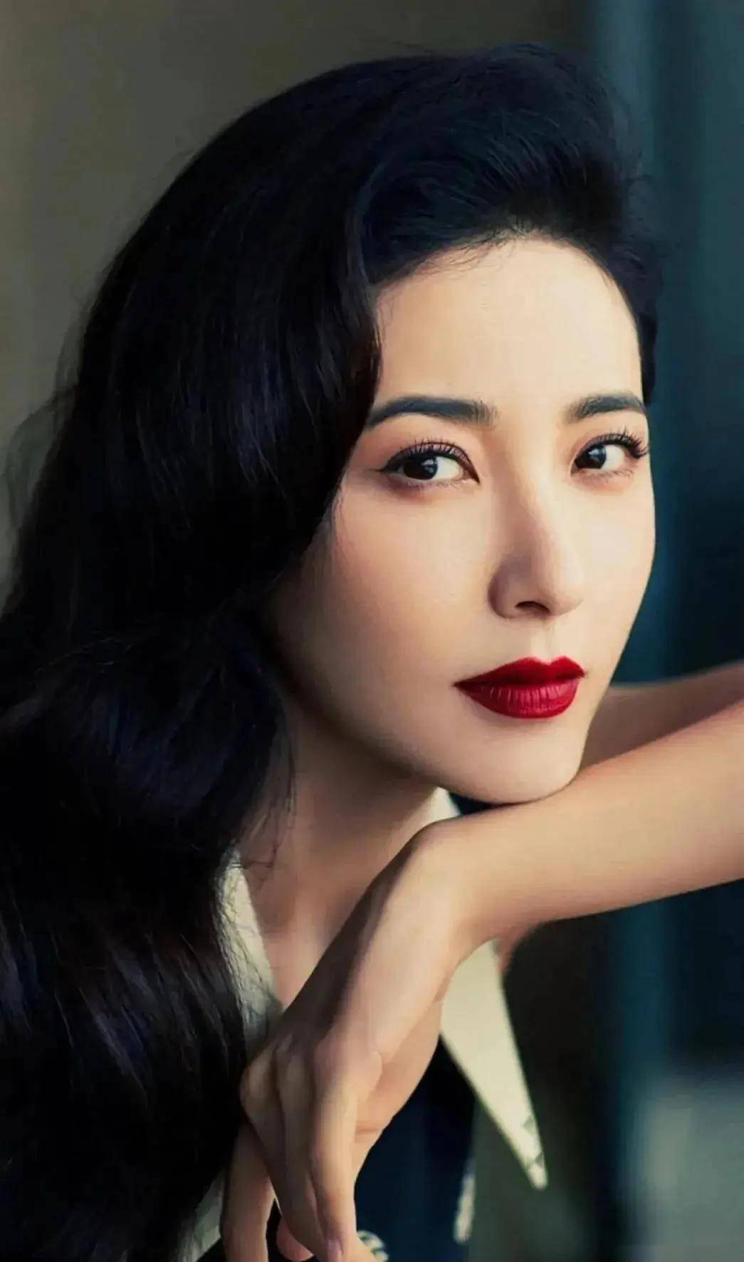 曾黎才写真赏:女神级美貌与才华的完美融合,这谁能抵挡?