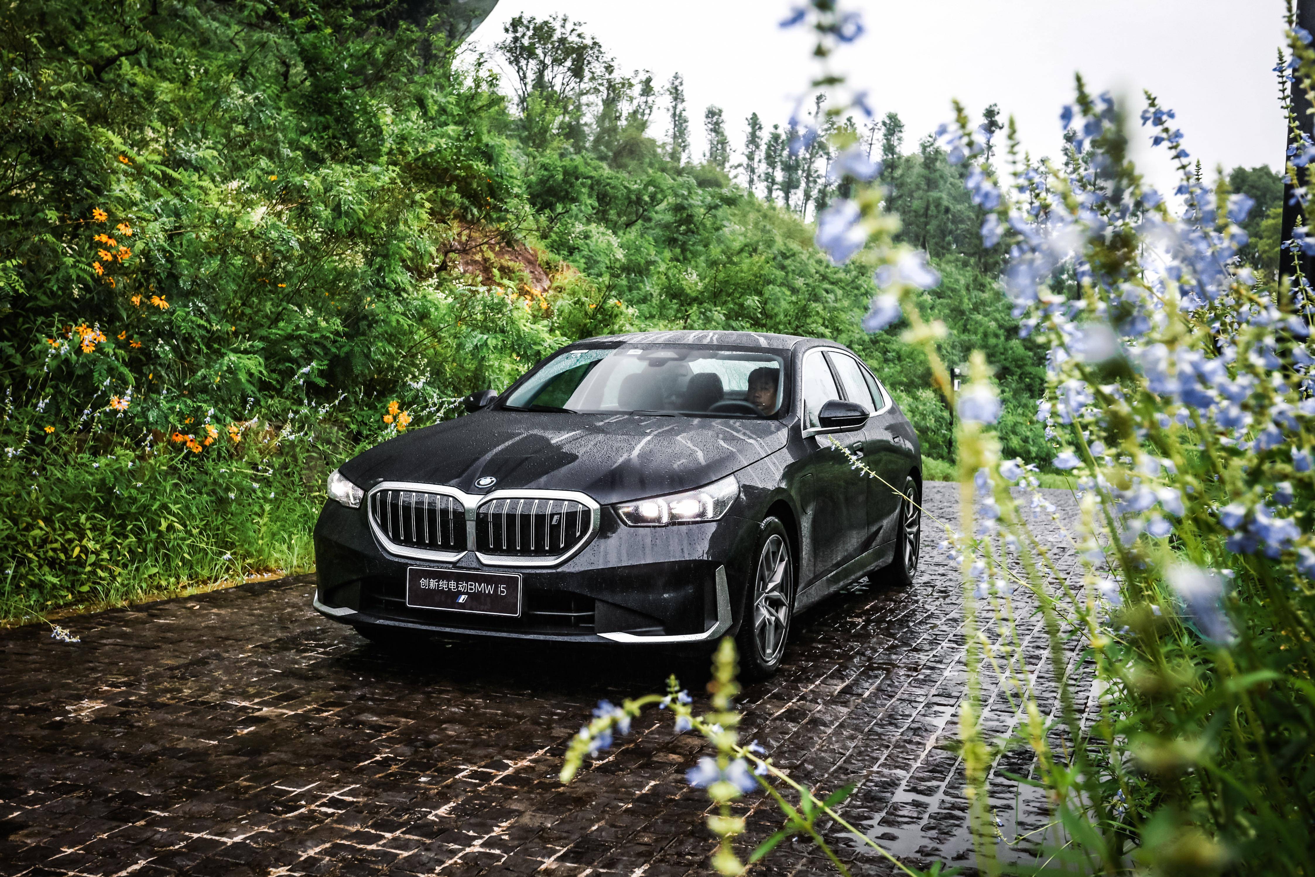 细节质感高级,大师级操控,试驾全新bmw 5系