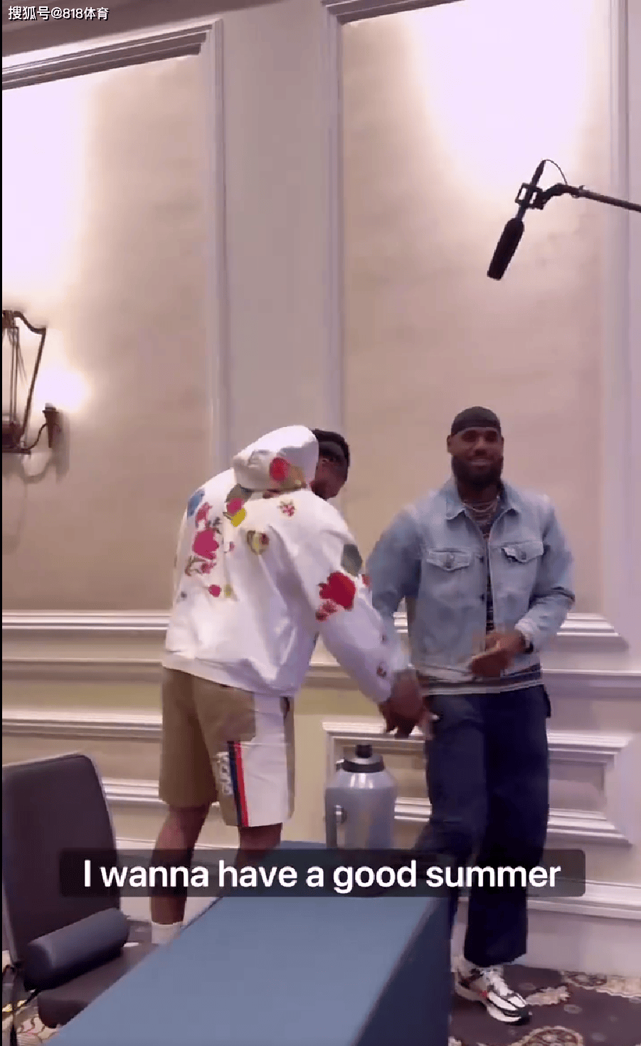 老大驾到!詹皇加入美国男篮训练营,杜兰特库里恭迎,浓眉打情骂俏-詹皇篮球