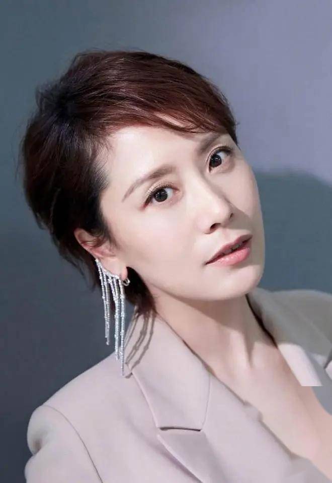 这谁顶得住!海清,真正的人间极品尤物!她的气质优雅迷人!