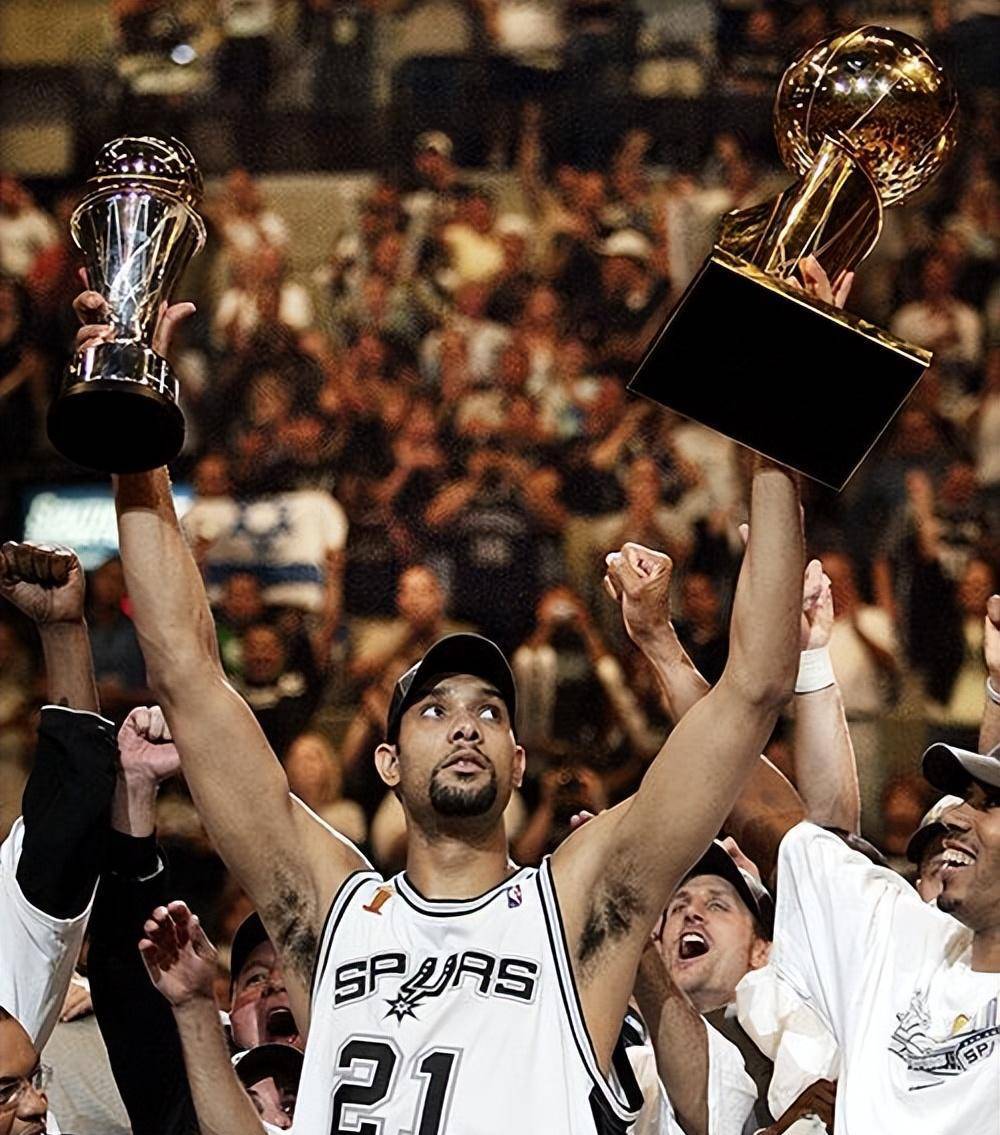 邓肯:我最喜欢的nba回忆就是多次捧起奥布莱恩冠军奖杯_蒂姆_篮球