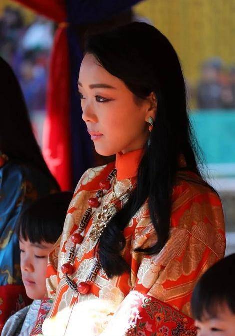 雪山之巅美女多,39岁不丹公主是哈佛高材生,容貌和气质盖过王后_索南