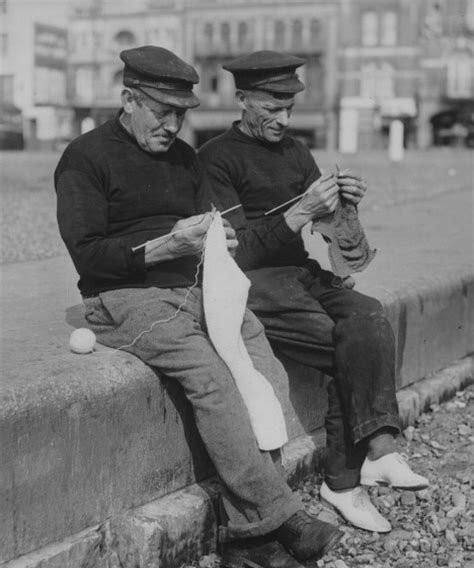 英国男人有多爱织毛衣?爱德华八世从小就玩毛线,丘吉尔靠它减压