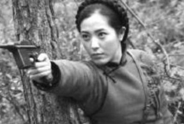 逃亡15年安然无恙,却因老婆身份被发现_覃国卿_田玉莲_妻子