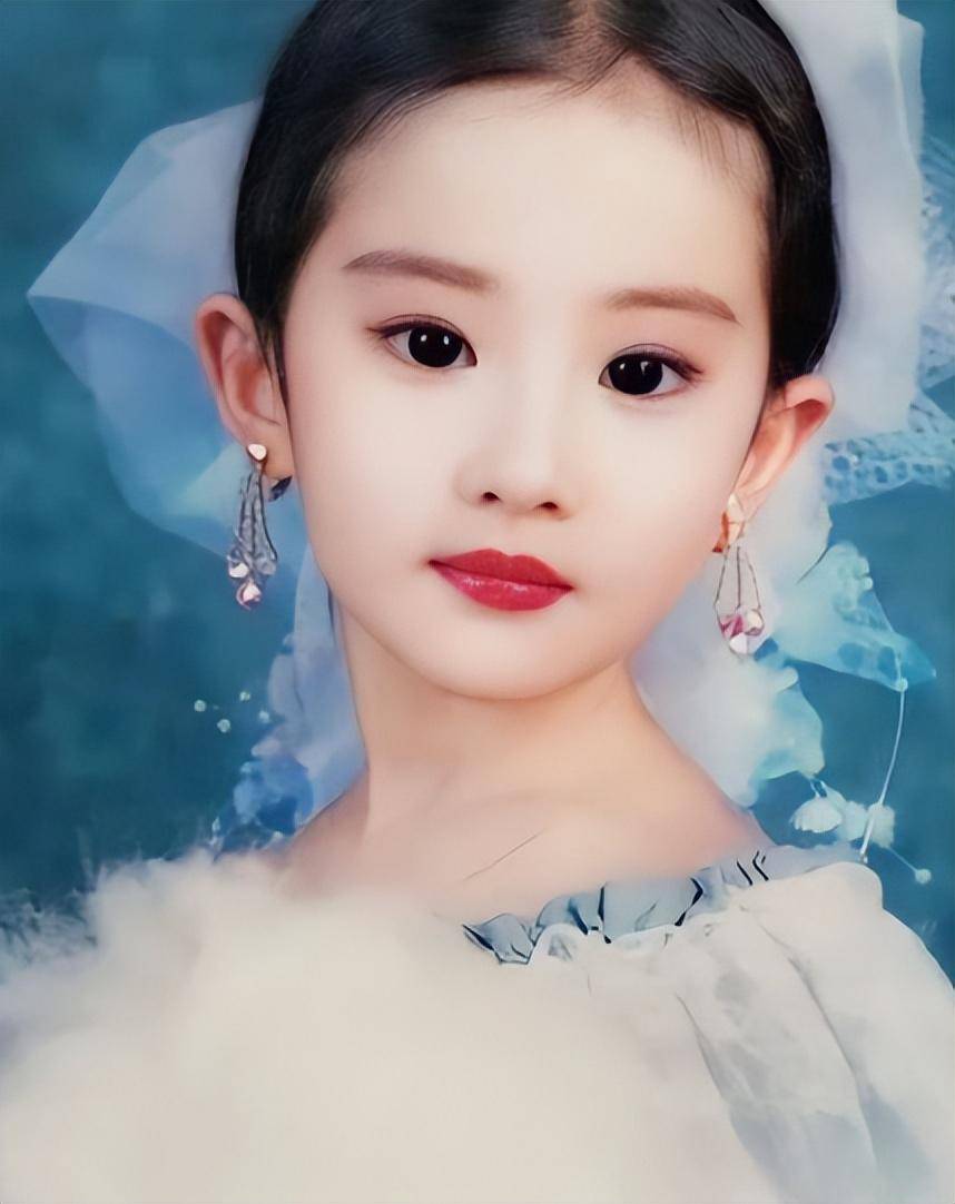 网上一直流传了刘亦菲和陈金飞非同寻常的关系,传言越传越离谱,甚至