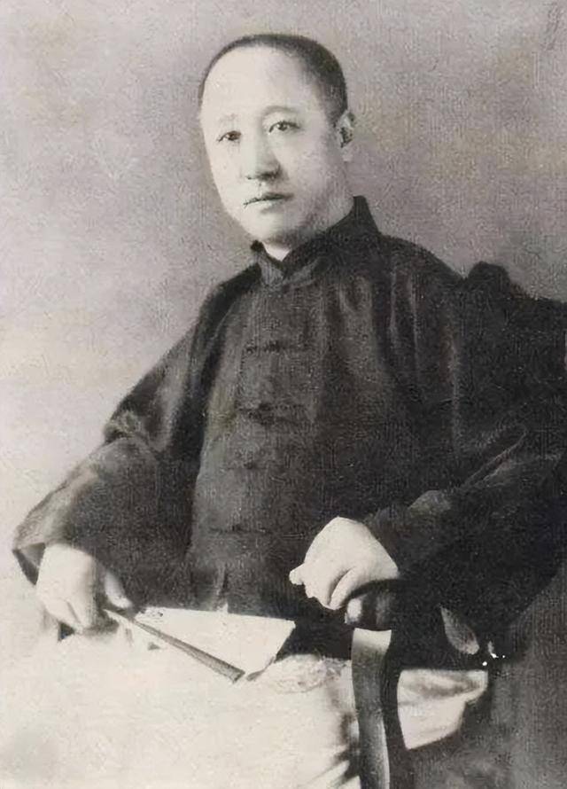 清朝最后一位摄政王,28岁就退休在家,晚年以90万斤小米卖掉王府