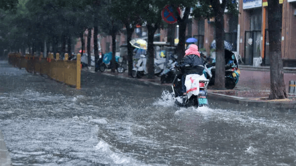 河南暴雨中的希望之光:互助通道开启