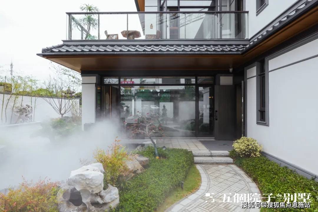 4万出头的均价,便能在上海拥有一套高附加空间的中式合院别墅,如此高