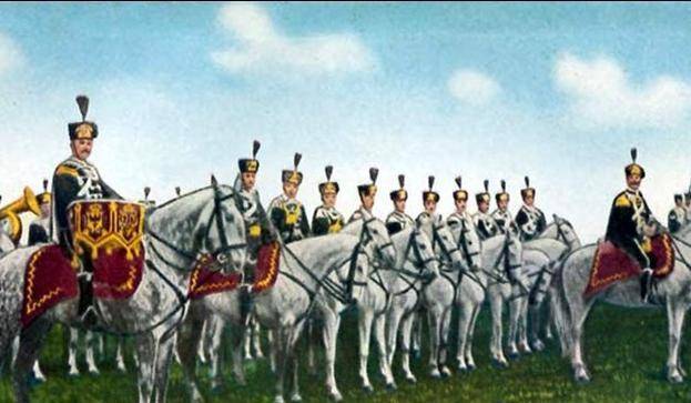 克莱斯特高中毕业后参军入伍,被分配到德国野战炮兵第3团,担任一名