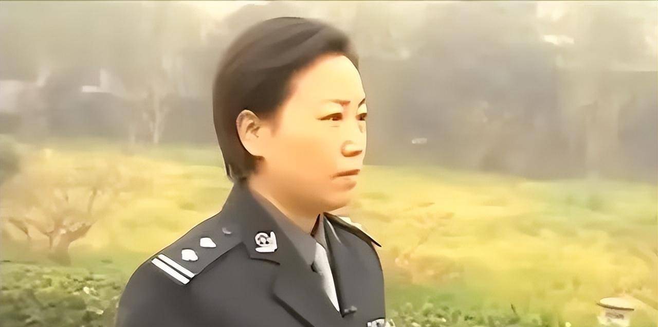 2001年,黑社会老大闯入公安局挑衅,局长任长霞拍桌子:直接拿下