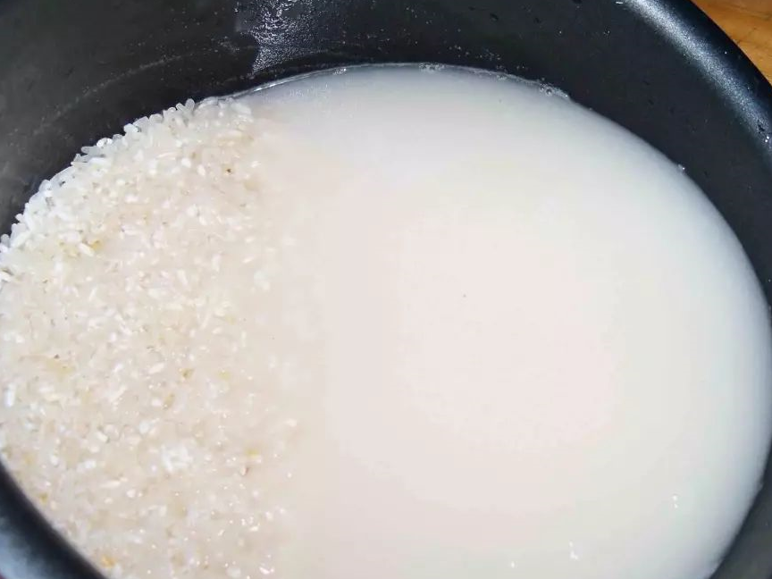 7月天热,使用"淘米水"要当心,少了一步,板结又招虫!