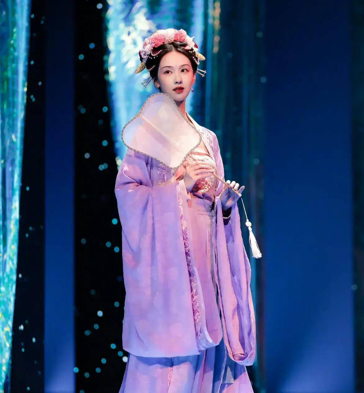 陈都灵央视太长脸南宋贵族少女造型超惊艳彻底秒了薛凯琪