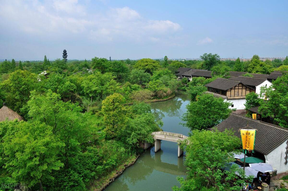 太湖源景区太湖源景区位于杭州市临安区,是太湖的发源地,这里山川秀美