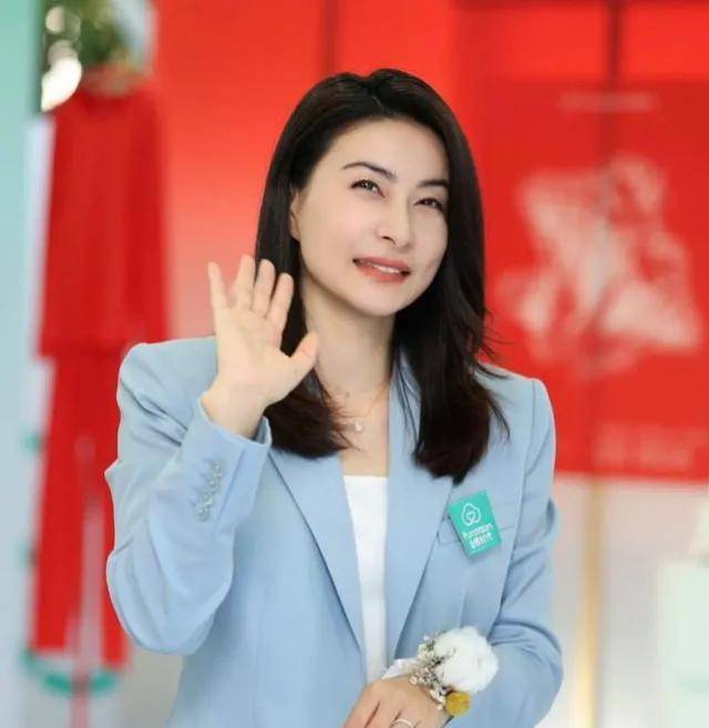 同样是霍家儿媳,为什么朱玲玲开店被训斥,郭晶晶接代言没人敢管